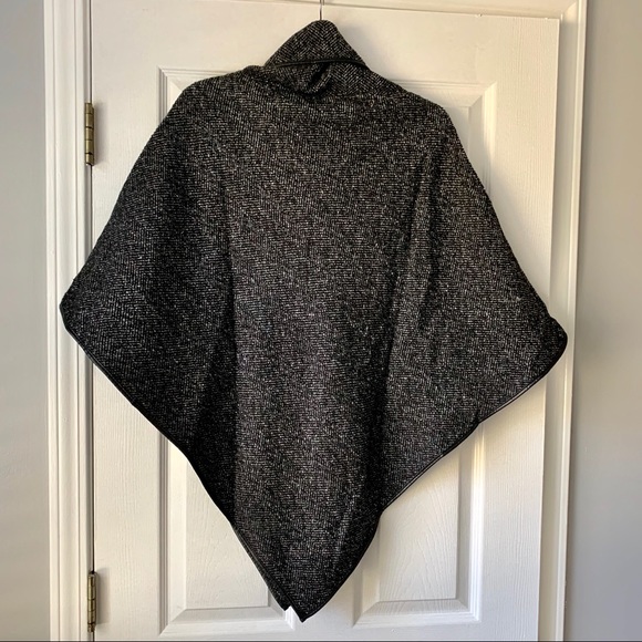 David & Young New York Poncho, black white buckle - Picture 6 of 7